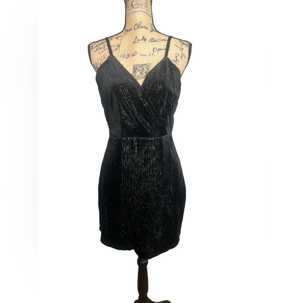 Francesca’s Mi Ami Diannah velvet lurex mini dress black sparkly LBD party large